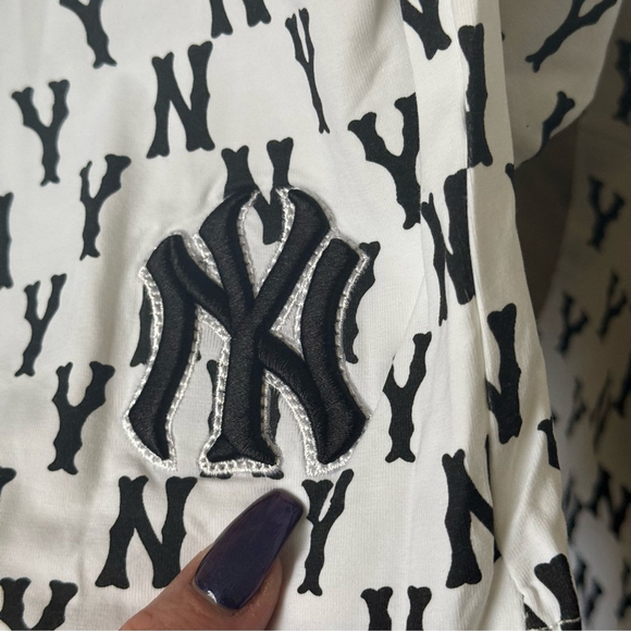 NWT MLB NEW YORK YANKEES LARGE SIZE SHORT SET - Picture 6 of 8